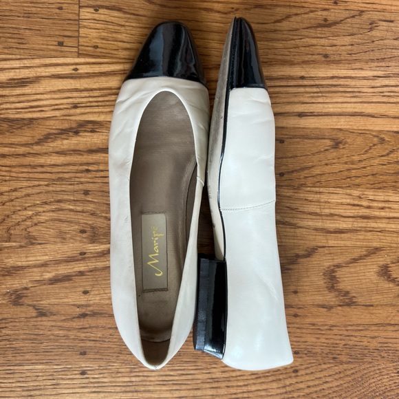 Black-toed Leather flats - Picture 3 of 3